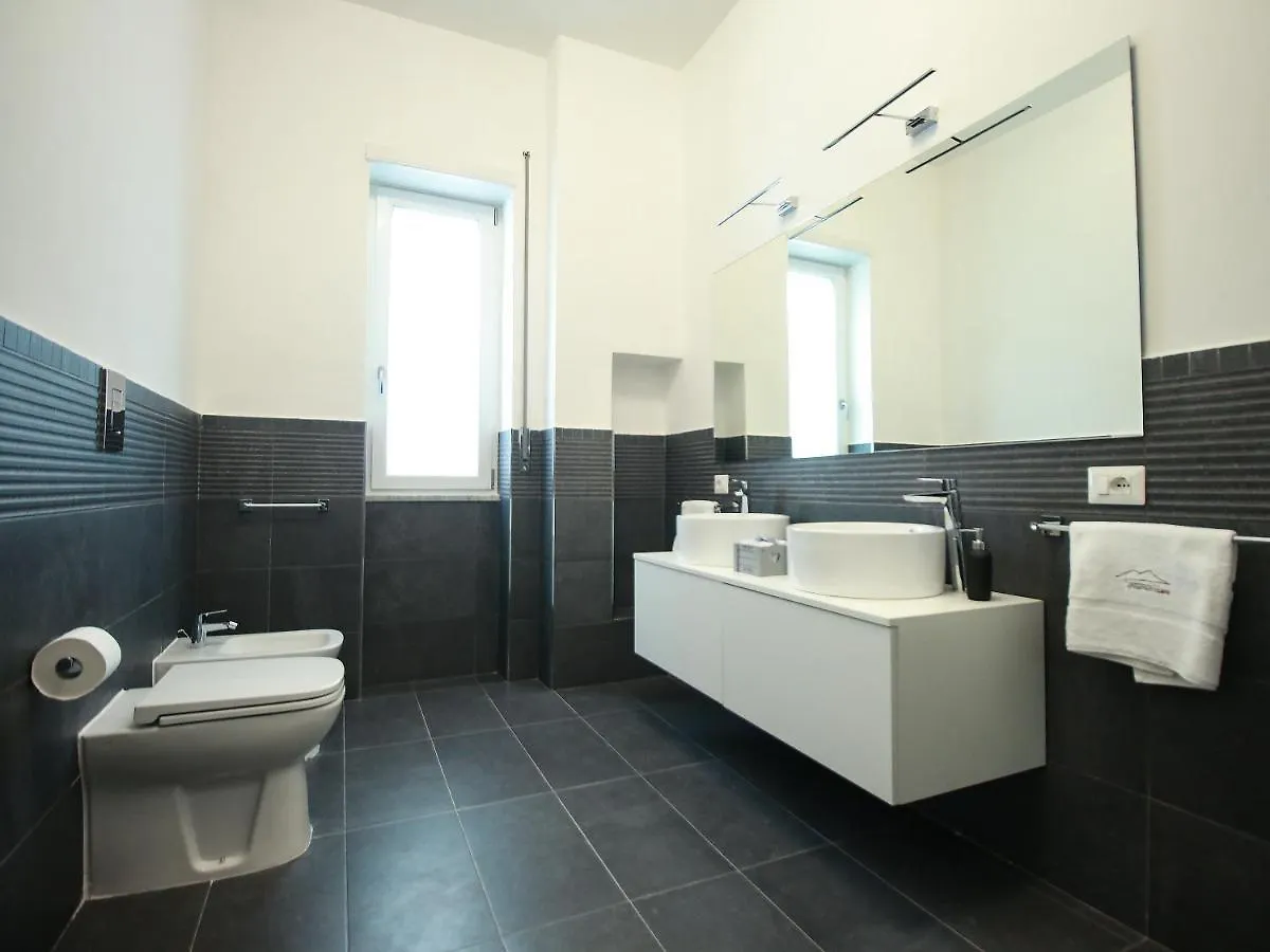 Chilometrozero Luxury Apartment Naples 0*,