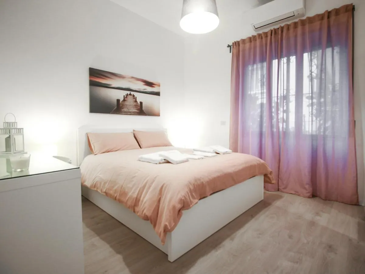Chilometrozero Luxury Apartment Naples 0*,