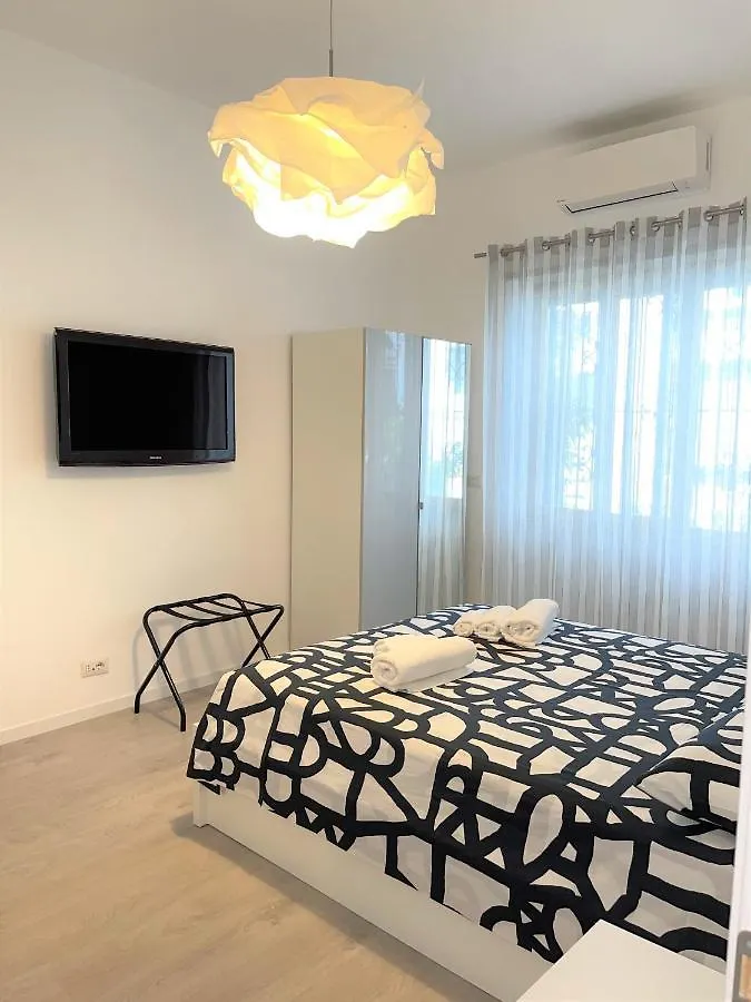 Chilometrozero Luxury Apartment Naples 0*,